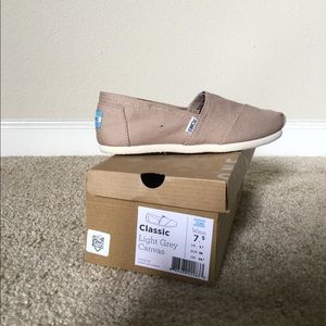 Toms Classic Canvas Slip-Ons